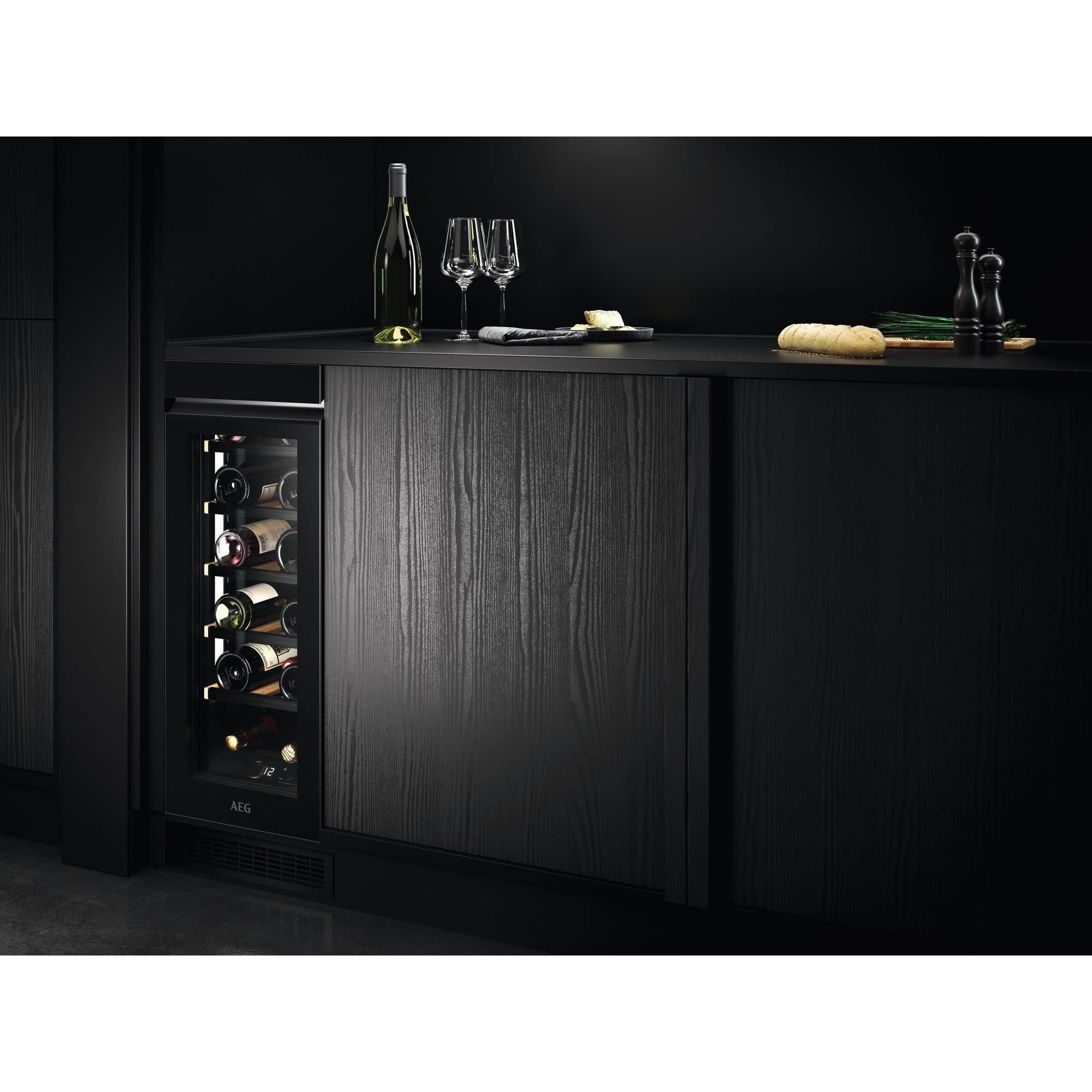 AEG Mastery AWUS018B7B - Vinotéka
