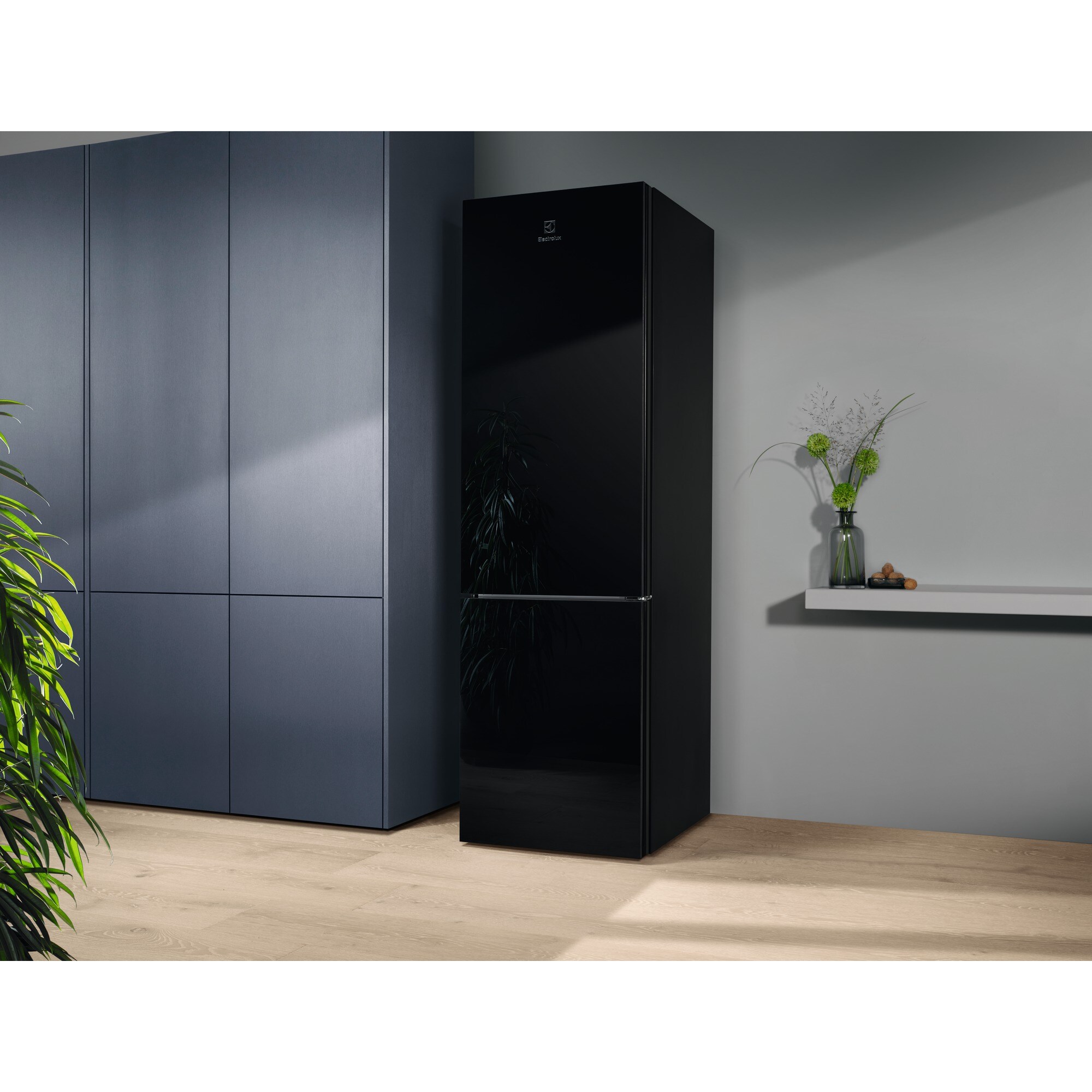 Electrolux 800 Cooling 360 LNT7ME36K2 - Chladnička kombinovaná s mrazákem dole NF